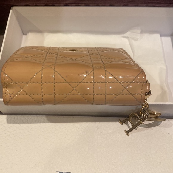 Christian Dior Lady Dior Patent cannage leather eden wallet. - Picture 10 of 13